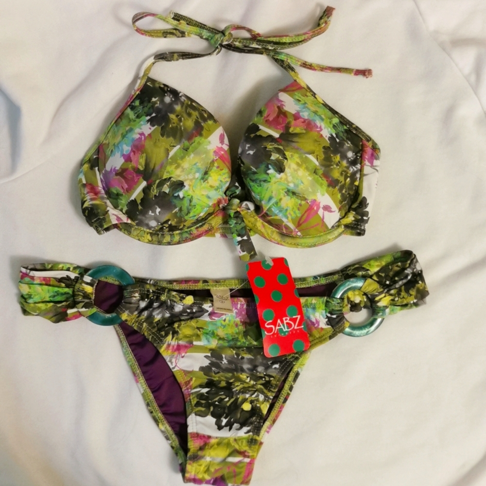 SABZ. Small. Green and purple floral.